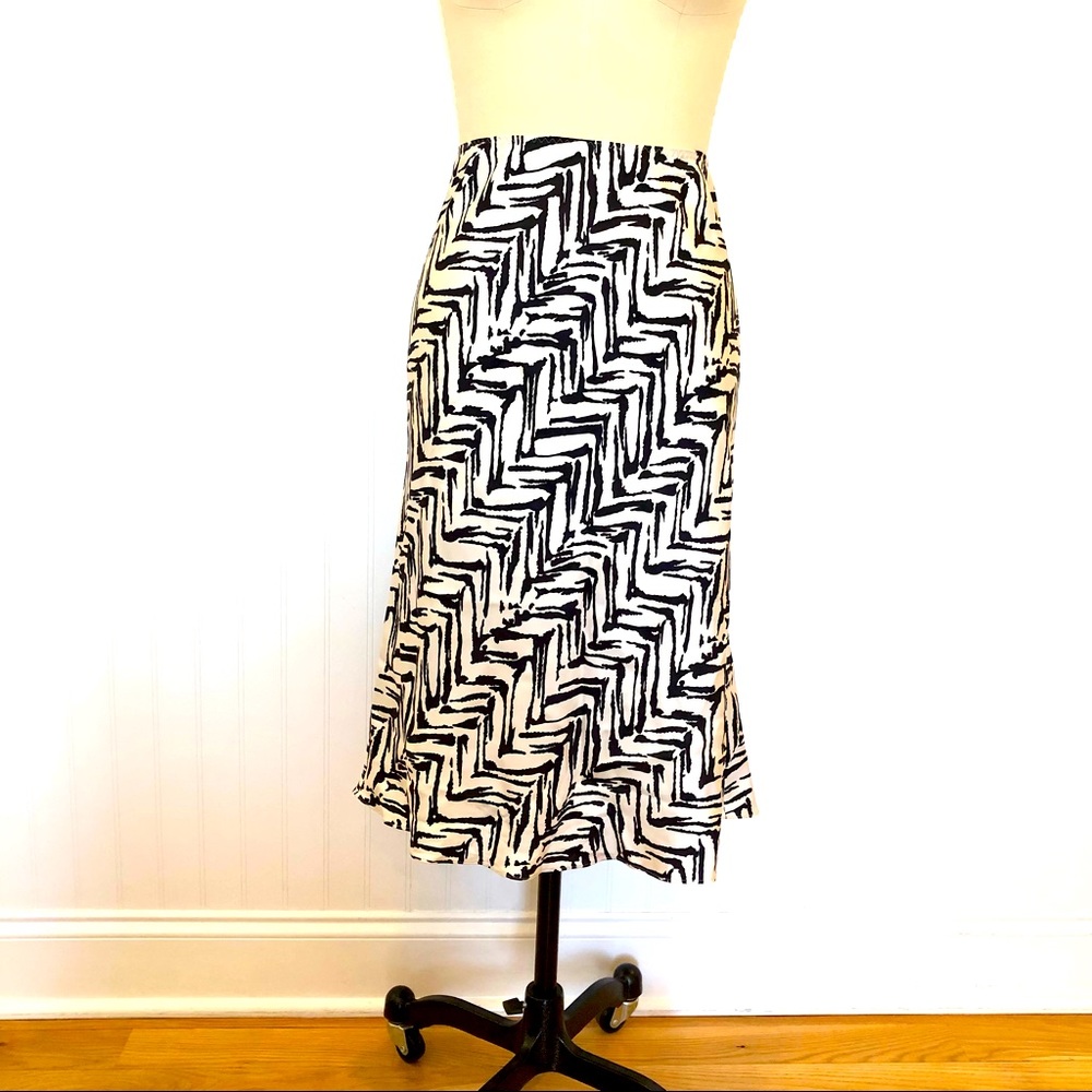 The Limited silk bias cut skirt with elastic waist sz Black & white print